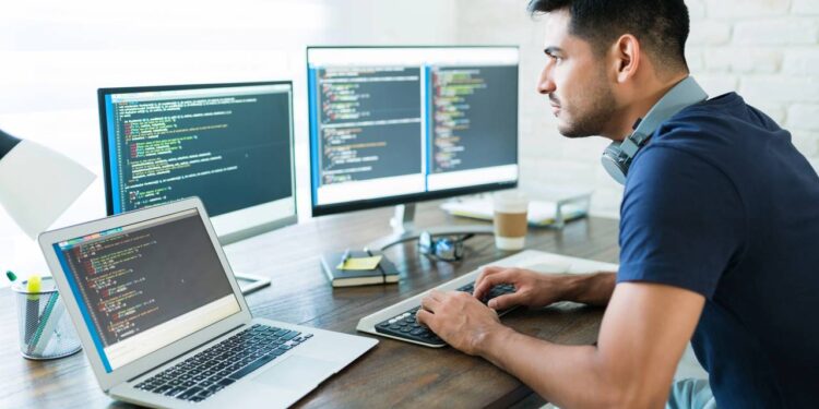 Com alta demanda e bons salários, segurança digital entra no radar das profissões de 2030