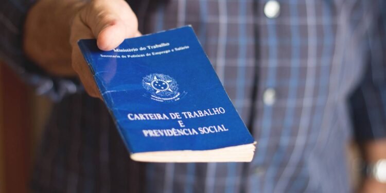 Carteira de trabalho, salário mínimo