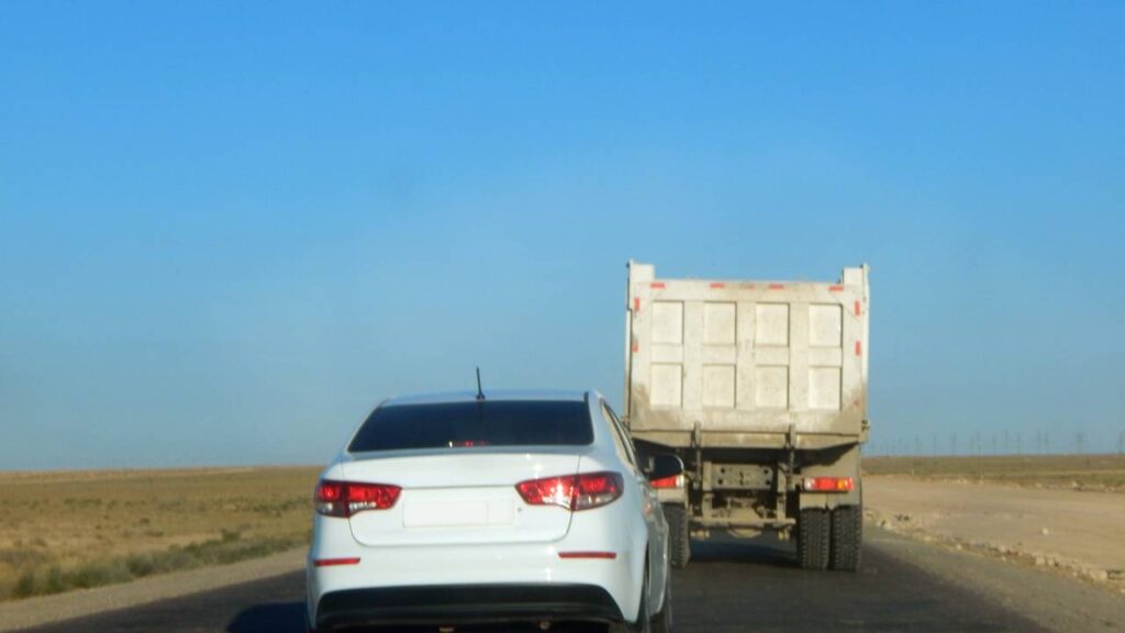 Lei da Ultrapassagem: entenda quando a manobra é proibida e riscos comuns