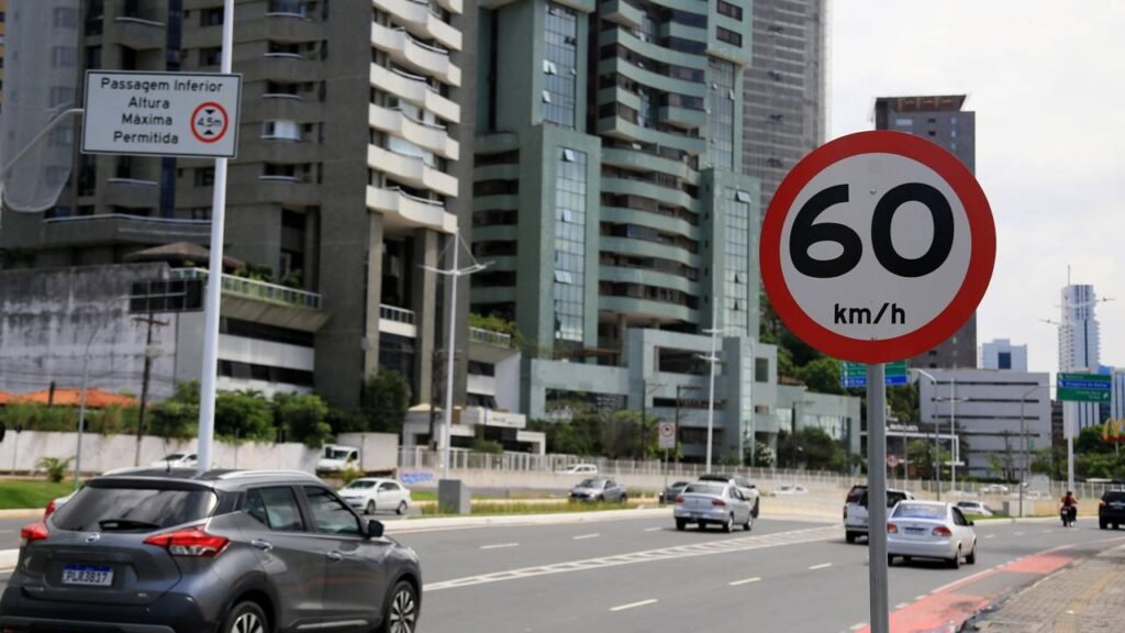 Sem placa na estrada? Veja o limite exato para não ser multado