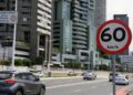 Quando existe placa indicando a velocidade máxima permitida, esse valor prevalece sobre qualquer regra geral prevista em lei - Créditos: depositphotos.com / joasouza
