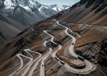 A estrada nos Andes cruza o Chile e a Argentina com 29 curvas em zigue-zague; a Los Libertadores atinge 3.200m de altitude em um caminho de neve