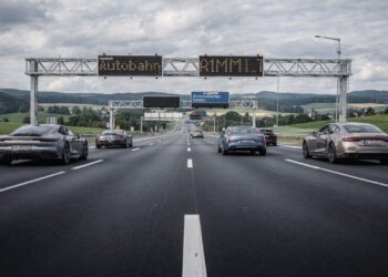 Com 13.000 km de extensão e trechos sem limite de velocidade, a rede de rodovias alemã virou a maior referência mundial de engenharia e asfalto