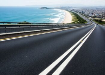 Com 4.260 km a BR-101 no Brasil corta 12 estados e conecta cidades litorâneas do Rio Grande do Norte ao Rio Grande do Sul desde os anos 50