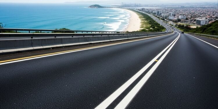 Com 4.260 km a BR-101 no Brasil corta 12 estados e conecta cidades litorâneas do Rio Grande do Norte ao Rio Grande do Sul desde os anos 50