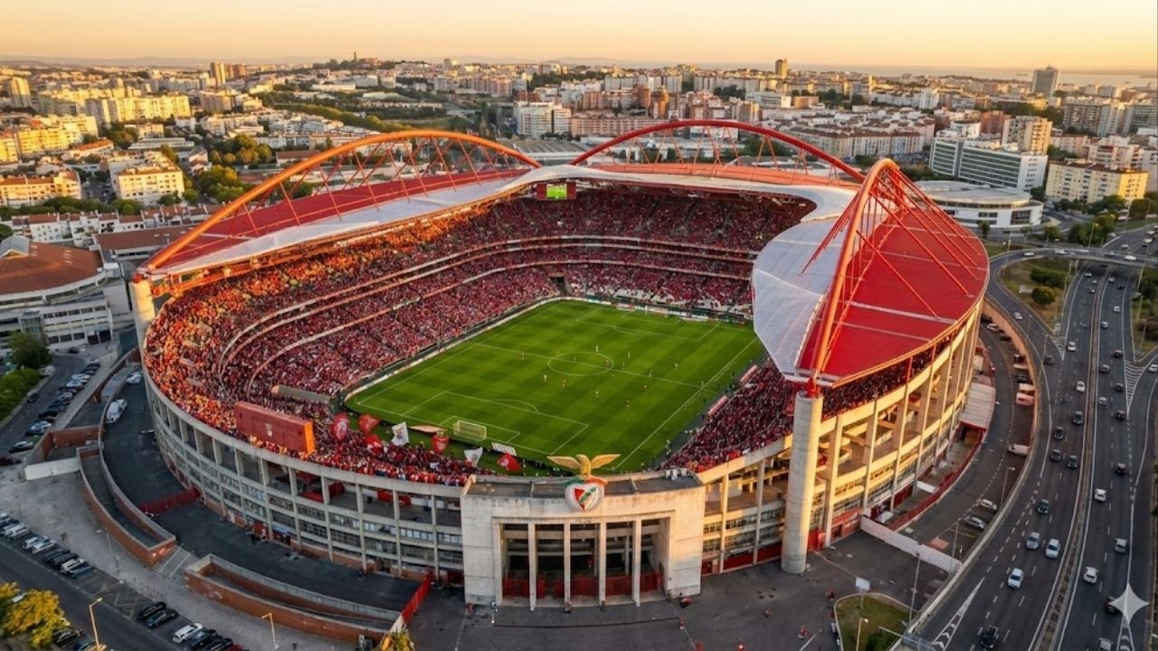 Com capacidade para 65 mil torcedores e teto de policarbonato, a Catedral do Benfica virou o estádio mais moderno e pulsante de todo o Portugal