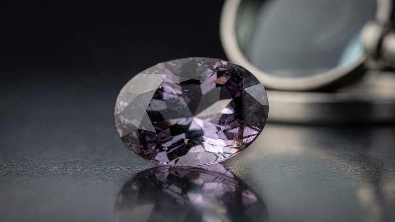 Esqueça o diamante, pois esta gema era um mito até valer US$ 35.000 o quilate, sendo a maior descoberta da química moderna