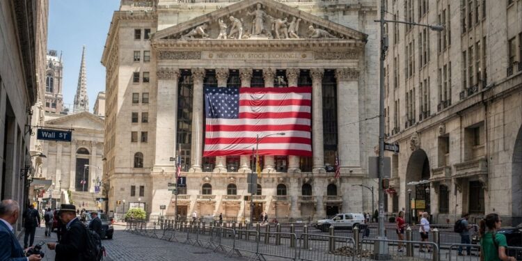 Com apenas 8 quarteirões e a sede da Bolsa de Valores, a Wall Street em Nova York virou o centro financeiro mais influente do mundo