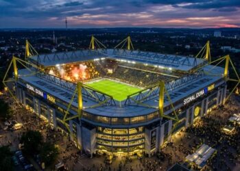 Com 81.365 lugares e uma muralha amarela de 24 mil torcedores, o estádio de 1974 virou o maior da Alemanha e o templo mais pulsante da Europa