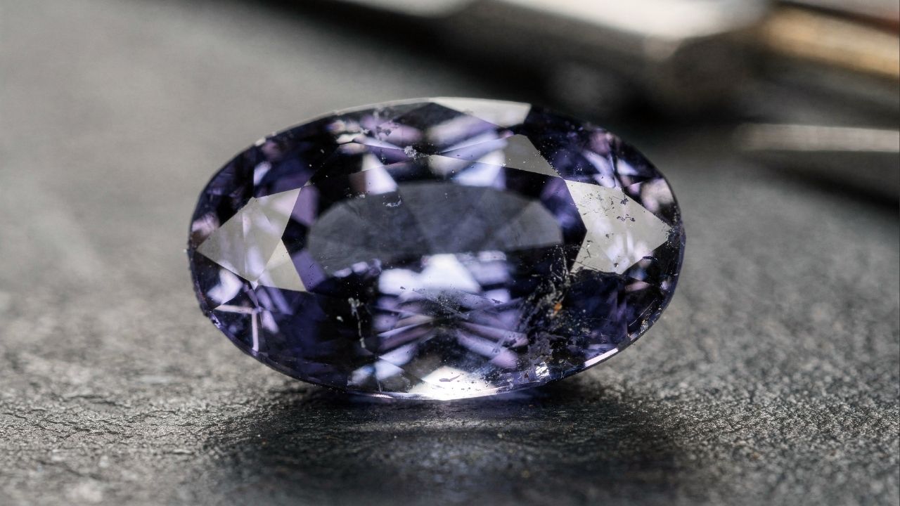 Esqueça o ouro, pois esta gema é 3.000 vezes mais rara, existe apenas na África e vai acabar em 20 anos, sendo o tesouro final