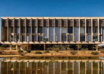 Com design de concreto aparente e brises móveis a sede da OAB em Brasília virou um marco da arquitetura de Lelé e da funcionalidade brasileira