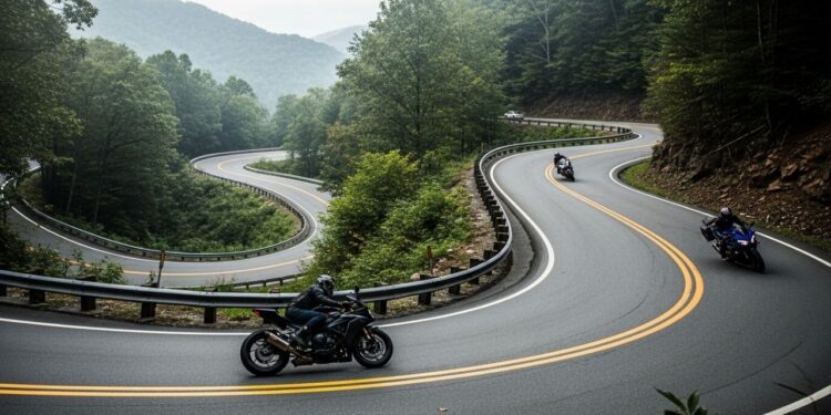 A rodovia americana tem 318 curvas em 18 km; a Tail of the Dragon é o trajeto mais sinuoso e famoso dos EUA para pilotos e motociclistas