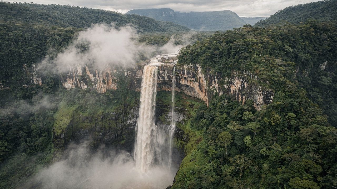 Com 450 metros de queda, desbancando recordes, foi descoberta a maior cachoeira do Brasil, escondida em terra indígena