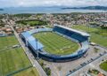 Com capacidade para 17.800 pessoas e localizado próximo ao aeroporto a Ressacada virou o principal estádio da capital catarinense e casa do Avaí