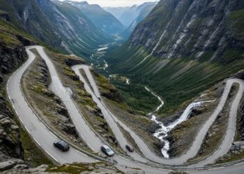 A rodovia na Noruega possui 11 curvas em grampo de cabelo e inclinação de 10%; a Trollstigen é uma obra de engenharia esculpida nas montanhas árticas