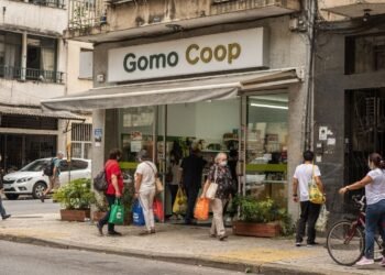 Adeus mercados tradicionais: novo tipo supermercado exige 3 horas de trabalho e derruba preços em São Paulo