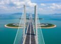 Com seus 55 km de extensão unindo pontes e túneis sobre o mar, a travessia chinesa virou a maior obra de infraestrutura marítima de todo o planeta