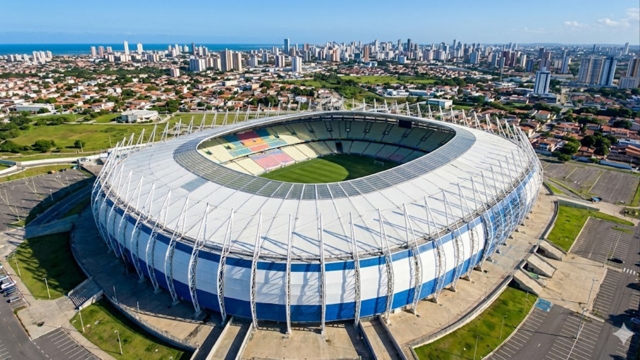 Com capacidade para 63.903 pessoas e uma cobertura que reduz o calor, a Arena Castelão de 1973 virou o maior palco do futebol e de shows no Ceará
