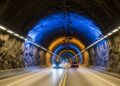 Com seus 24,5 km de extensão e cavernas com luzes coloridas, o túnel de Lærdal na Noruega é o mais longo do mundo e evita o cansaço dos motoristas