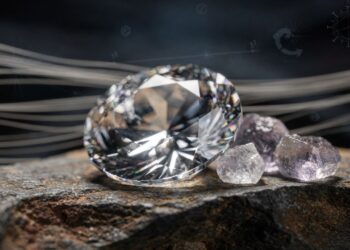 Esqueça o cristal comum, pois este mineral é o mais antigo da Terra e brilha quase como o diamante sendo a obra-prima eterna da geologia