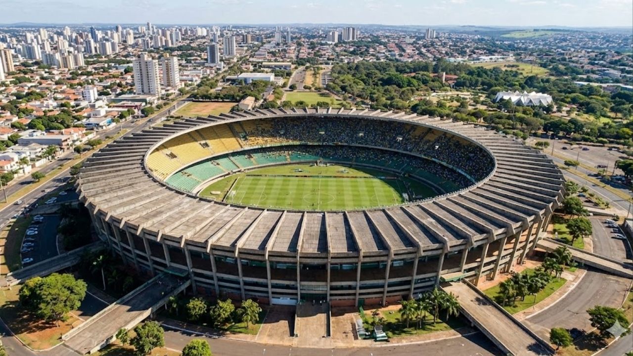 Com 50 mil lugares e projeto de Paulo Mendes da Rocha, o estádio de 1975 virou o maior palco do esporte e de grandes shows em Goiás