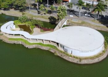 Com suas curvas de concreto integradas à Lagoa da Pampulha, a obra de Oscar Niemeyer virou Patrimônio da Humanidade e ícone do modernismo em Minas