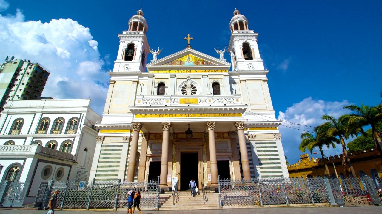 Com seus 62 metros de extensão e mármores trazidos da Itália, a basílica de 1909 virou a sede monumental do Círio de Nazaré no coração do Pará