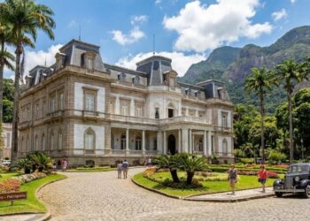 Com fachada de 1889 e residência oficial da presidência, o palácio neoclássico virou um dos maiores símbolos da história imperial em Petrópolis