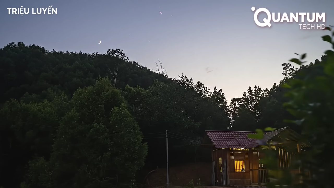 Sozinha, essa jovem construiu uma vivenda em plena selva em apenas 10 meses para viver sozinha