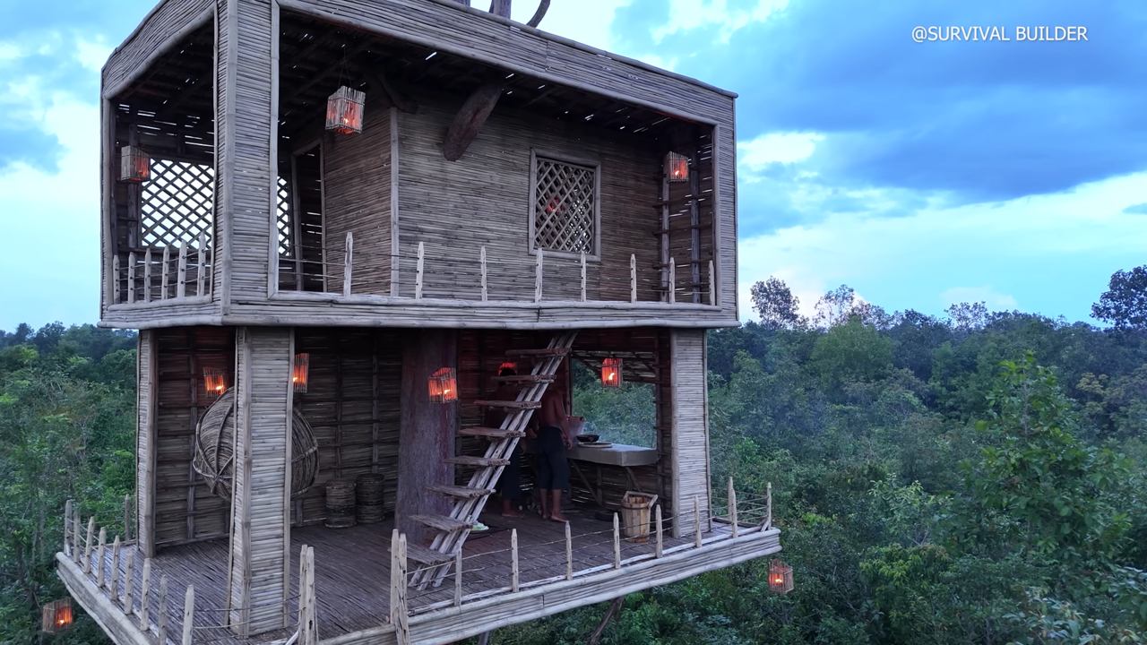 Projeto de casa na árvore com piscinas naturais é construída em 69 dias usando barro, bambu e pedra