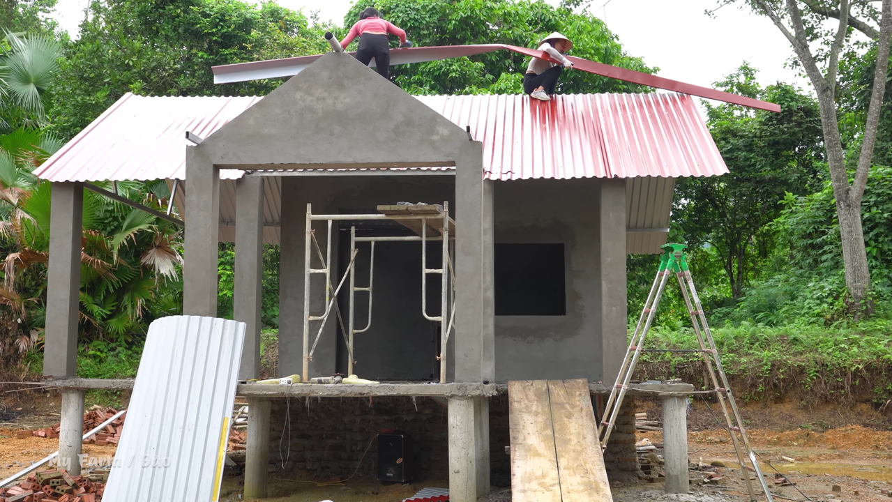 Jovens constroem moradia rural autossuficiente com caminhão para a irmã mais nova