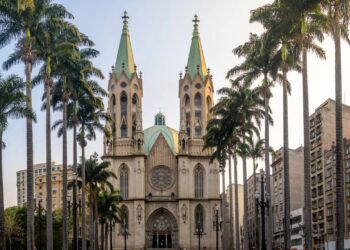 Essa catedral revela camadas da história de São Paulo que poucos conhecem