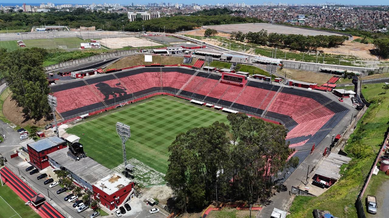 Com capacidade para 30.618 pessoas e inaugurado em 1986, o Estádio Barradão tornou-se a fortaleza do Vitória e um ícone do futebol em Salvador