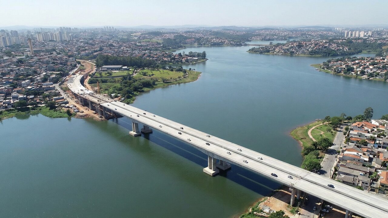 Com custo de R$ 450 milhões e 700m de extensão sobre a Billings, a nova ponte Graúna-Gaivotas reduz o tempo de trajeto para 14 minutos em SP