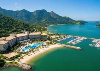 Não é Angra! Esta cidade na Costa Verde é o refúgio com resorts de luxo e acesso a ilhas paradisíacas