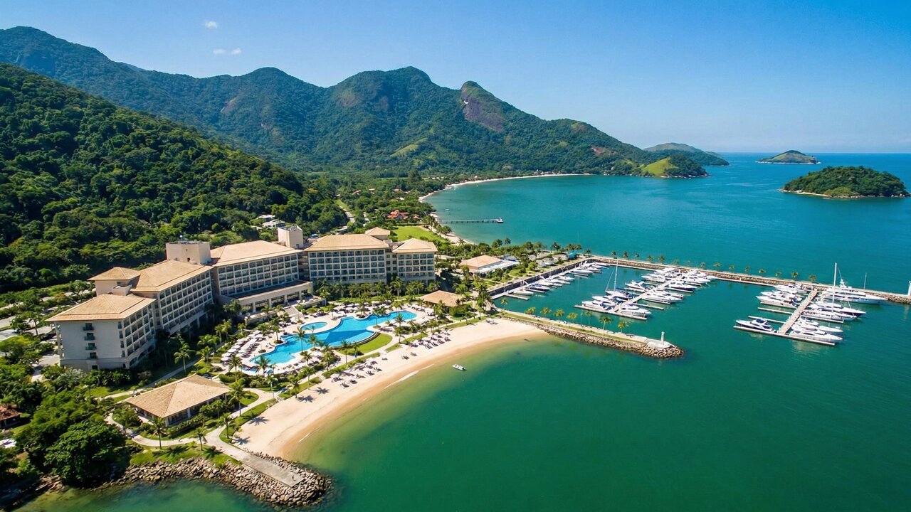 Não é Angra! Esta cidade na Costa Verde é o refúgio com resorts de luxo e acesso a ilhas paradisíacas