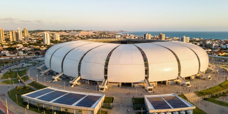 Com suas pétalas metálicas inspiradas nas dunas de areia, a arena virou um ícone de arquitetura e sustentabilidade em Natal
