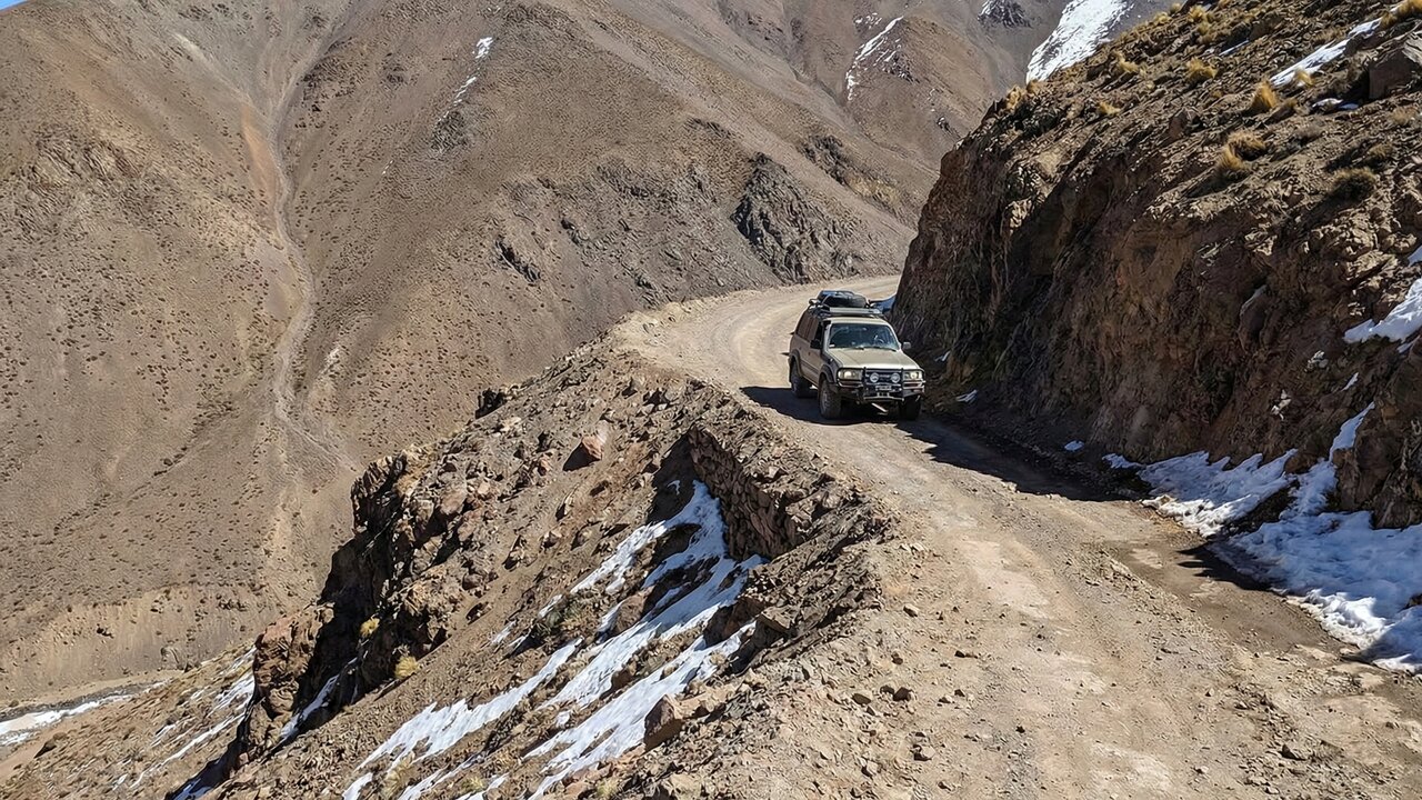 Estrada na Argentina ganha fama por desafiar motores; subindo a 4.800m, a Abra del Acay testa carros com a falta de oxigênio