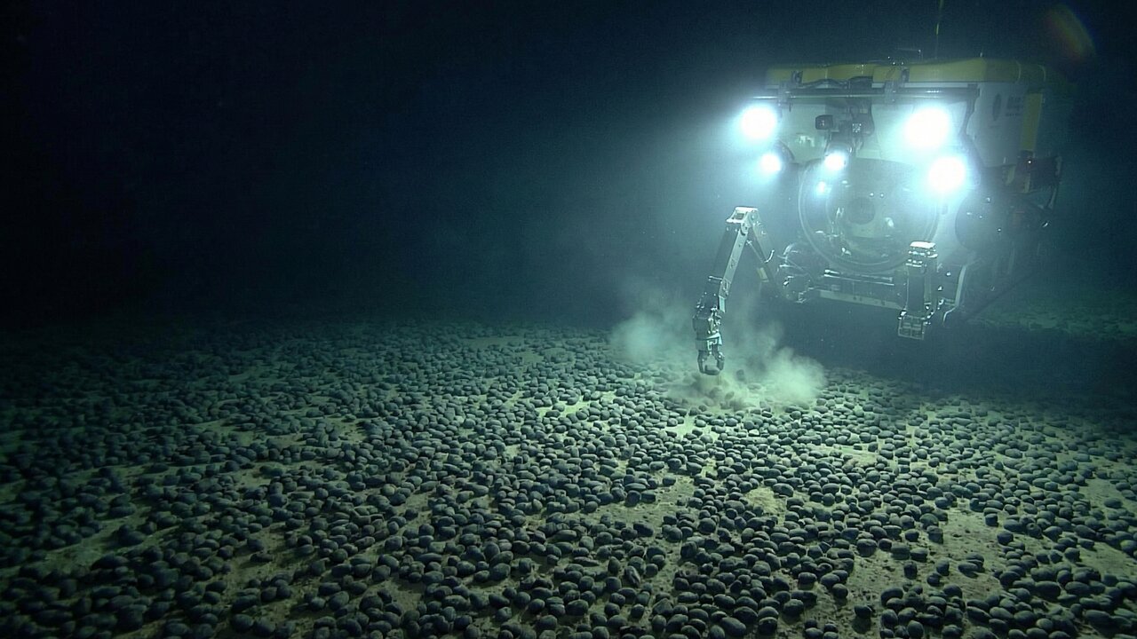 Escondidas na escuridão do abismo, "batatas" de metal no fundo do Pacífico valem trilhões e iniciam a maior corrida do ouro submarina da história, ameaçando ecossistemas intocados