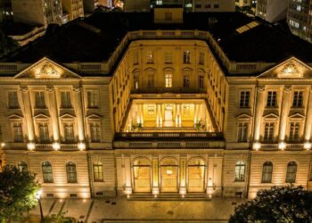 Com seu pátio iluminado e arquitetura neoclássica, a estrutura virou um dos centros culturais mais importantes e bonitos do Brasil