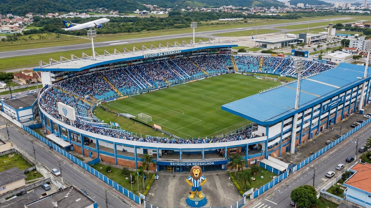 Com capacidade para 17.800 pessoas e localizado próximo ao aeroporto a Ressacada virou o principal estádio da capital catarinense e casa do Avaí