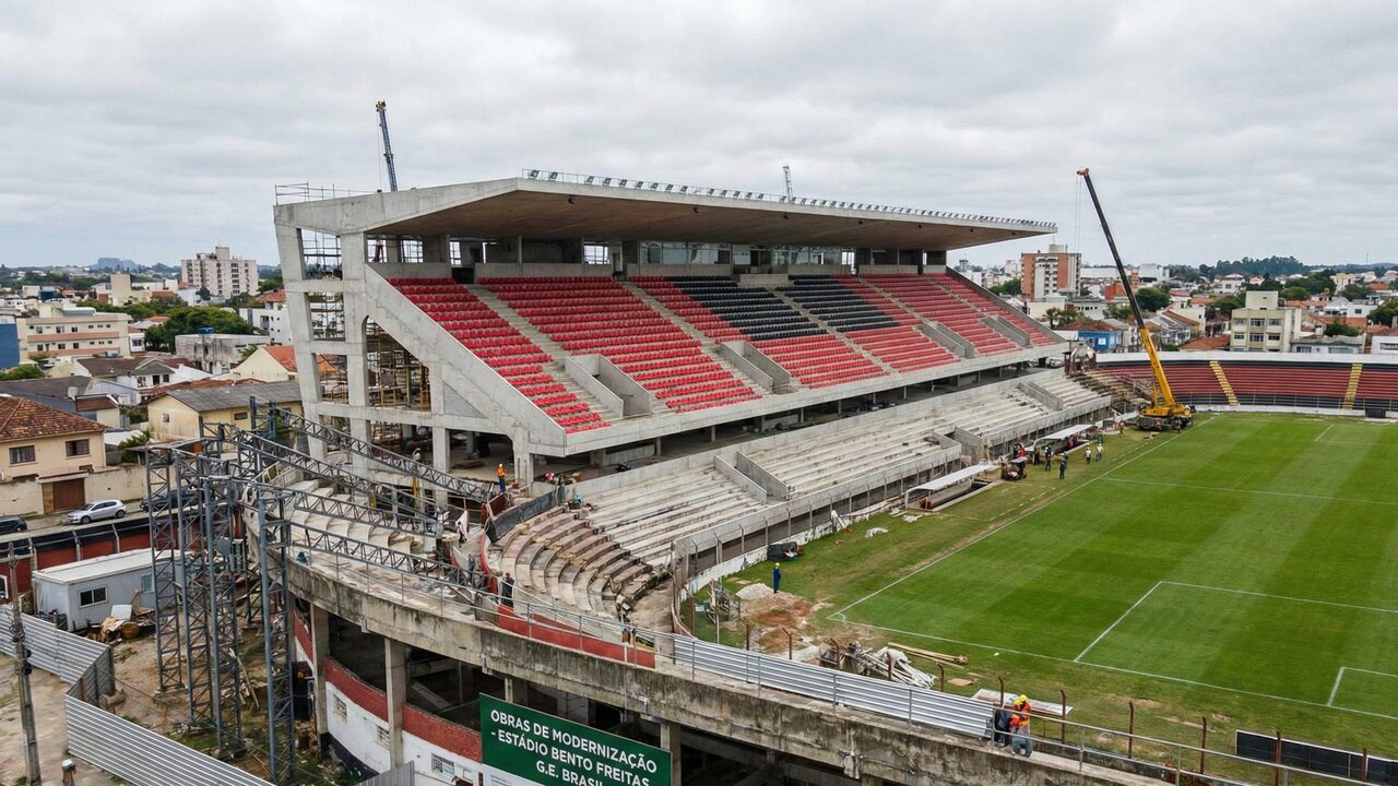 Com sua atmosfera de pressão e arquibancadas próximas ao gramado, o caldeirão da Baixada virou o maior símbolo do futebol e da paixão em Pelotas
