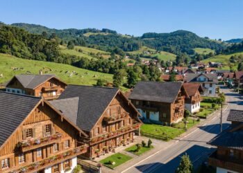 O Tirol brasileiro: a cidade catarinense fundada por austríacos que preserva a arquitetura e a cultura alpina
