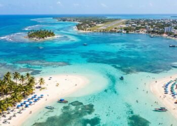 A cidade das 7 cores: o mar do Caribe que você pode visitar sem precisar de visto americano