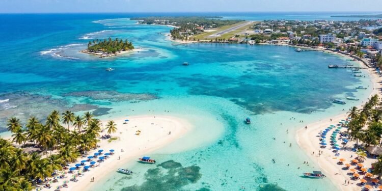 A cidade das 7 cores: o mar do Caribe que você pode visitar sem precisar de visto americano