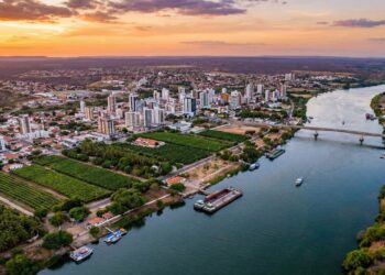 Cidade fundada em 1895 se tornou um "oásis" no sertão graças à irrigação do Rio São Francisco