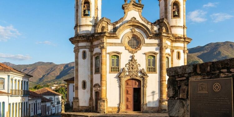 Com sua fachada em pedra sabão e detalhes em ouro, a igreja de Aleijadinho virou a obra-prima do barroco mineiro