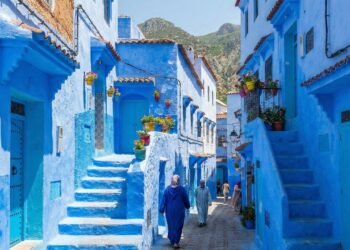 O vilarejo azul: descubra o destino no norte da África onde todas as paredes são pintadas da cor do céu