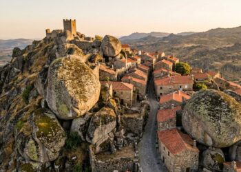 O vilarejo onde as pedras "nascem" das casas: a aldeia portuguesa eleita a mais portuguesa de todas