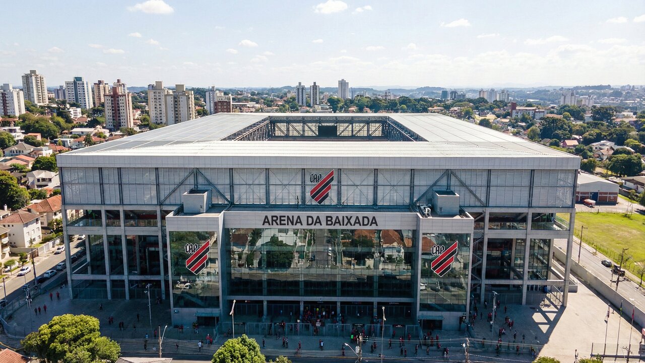 Com seu teto retrátil pioneiro e capacidade para 42 mil pessoas, a arena virou o caldeirão mais moderno e tecnológico do Brasil